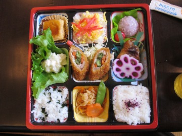 豪華なお花見弁当